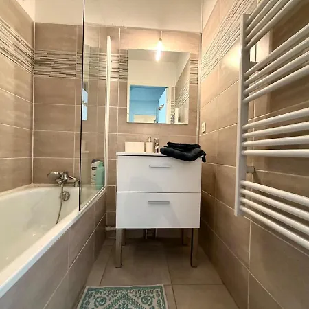 Cosy Avec Terrasse Et Piscine A 아파트 *